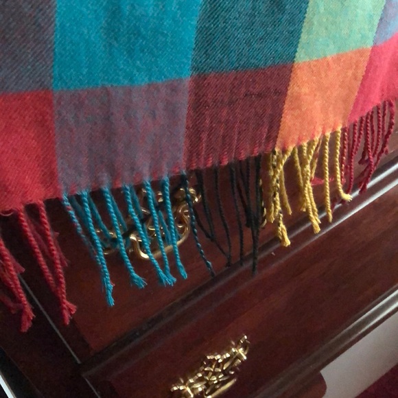 Plaid cashmere scarf brand new so pretty!! - Picture 3 of 3